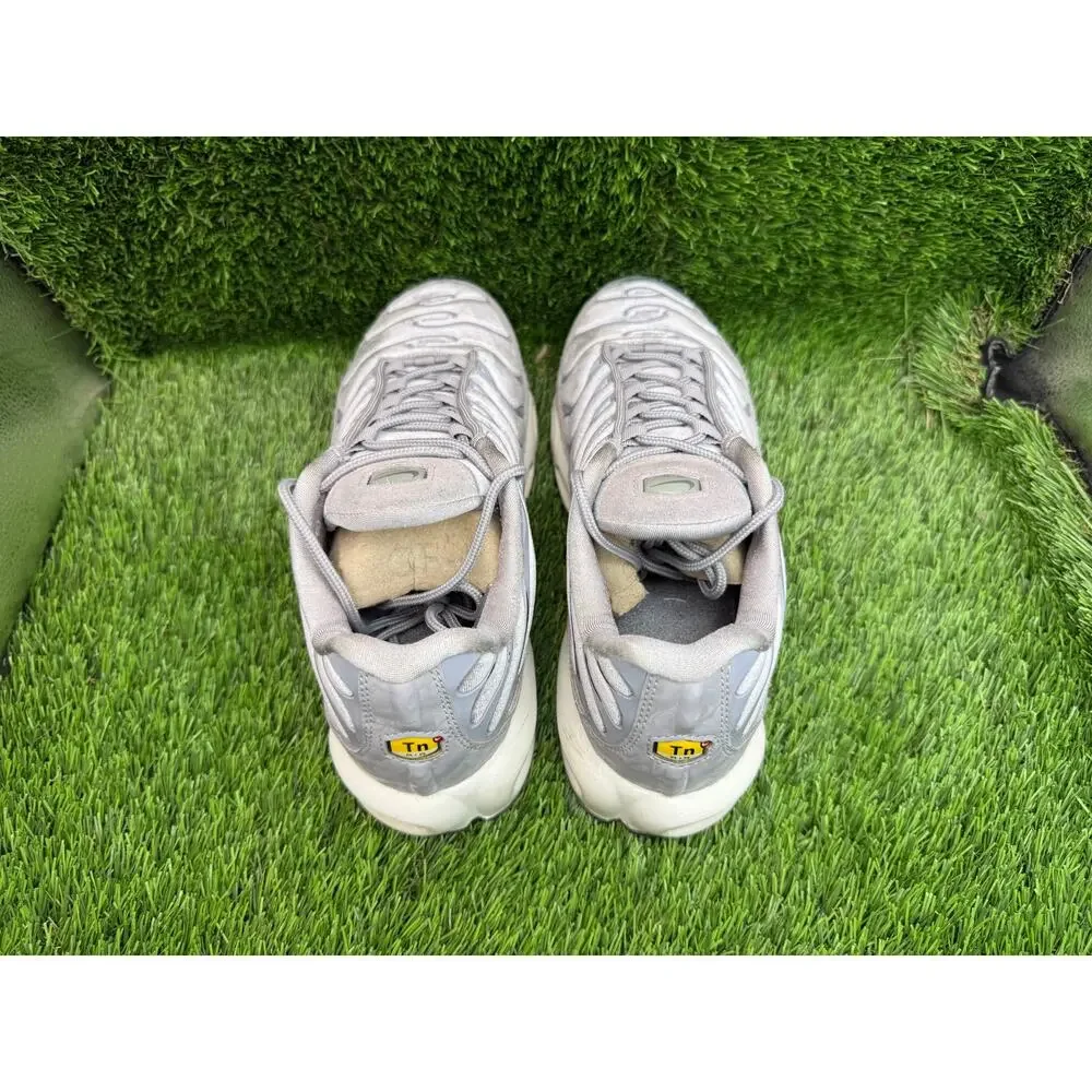 Nike Air Max Plus Lx AH6788-001 Athletic Sneaker Women's 8 Gray Suede Gym Sports